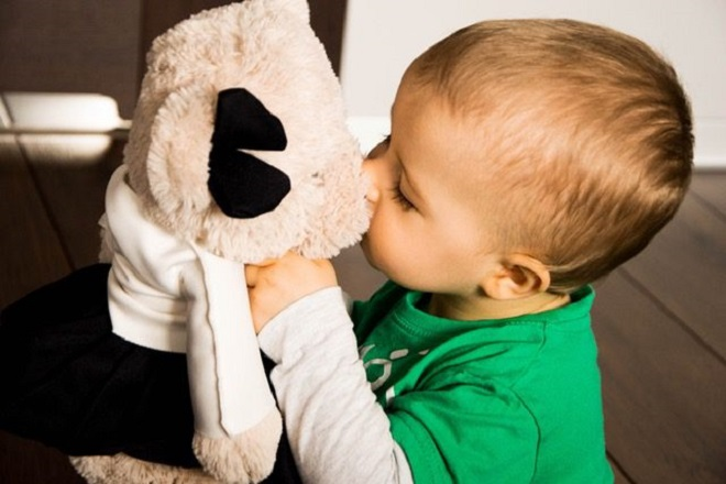 Vì sao bố mẹ nên dạy con biết yêu thương từ khi còn nhỏ?