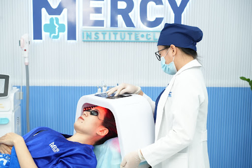 Giải pháp trị hói đầu, rụng tóc hiệu quả bằng với Nanomax Hair tại phòng khám Mercy