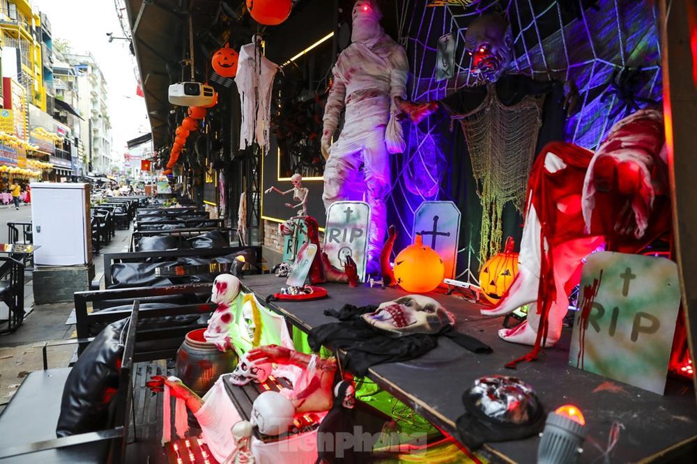 Phố Tây Bùi Viện ngập tràn hình ảnh ma mị trước đêm Halloween