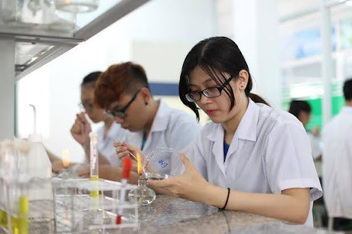 Kỹ thuật Xét nghiệm Y học: Nghệ thuật phân tích dữ liệu sức khỏe